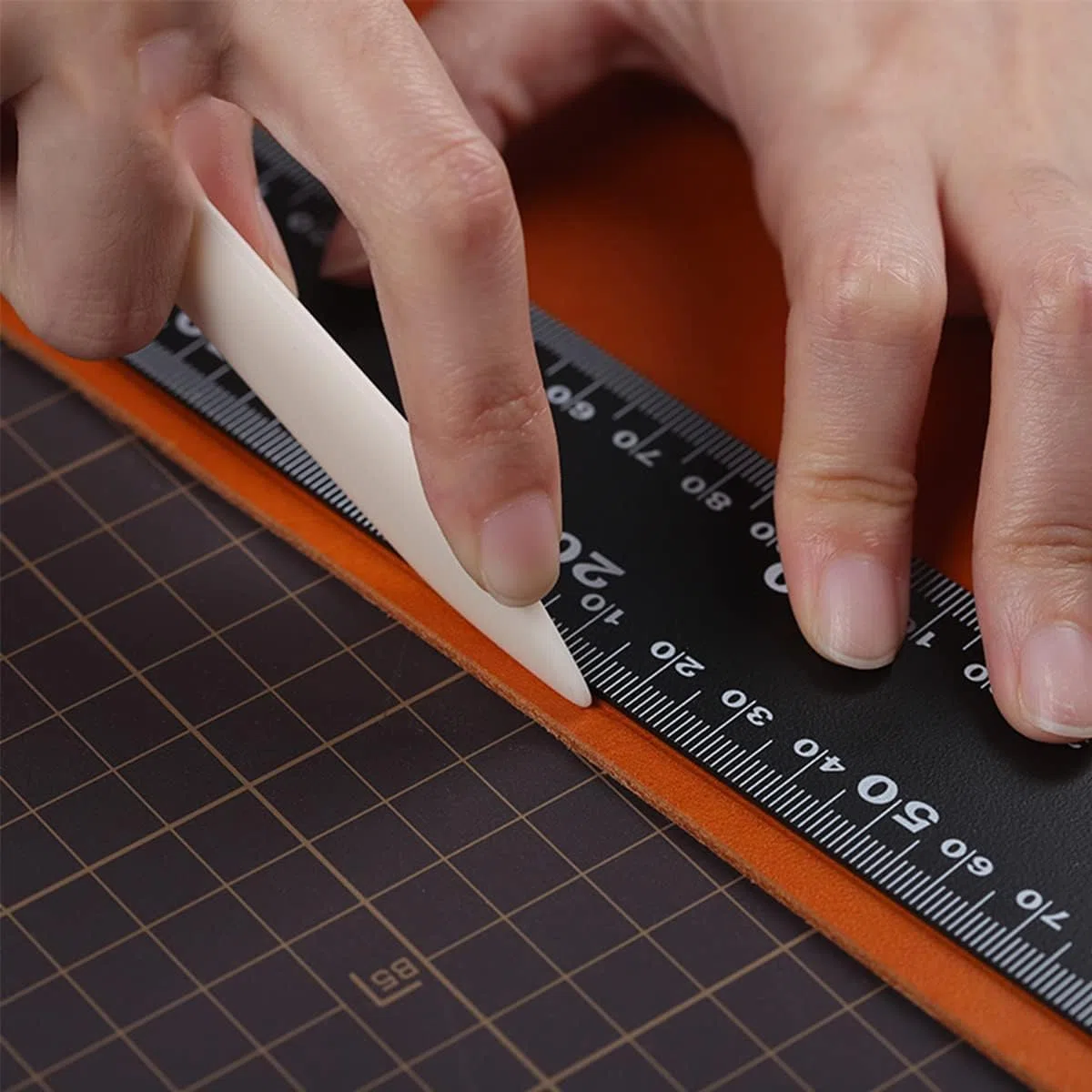 WUTA Plioir en os pour Papier, véritable Naturel plieur à Papier, Pliage précis,pour Bricolage, Polissage à la Main, Reliure de Livres et travaux manuels en Papier(A 5 pièces)
